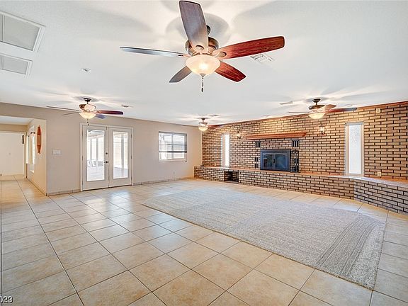 4th image of 829 Benita Pl