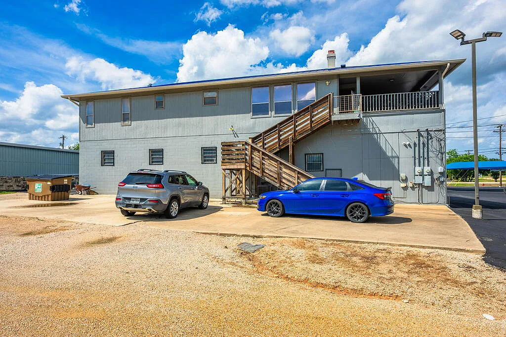 3 bed, 2.0 bath, 1740 sqft, $1,900 — Photo 1