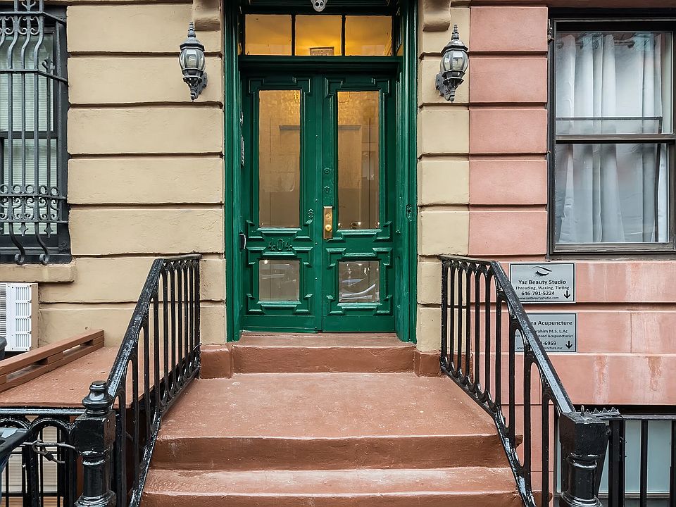 1st image of 404 W 22nd St