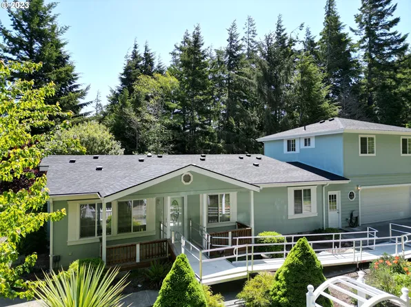 2575 26th St, North Bend, OR 97459