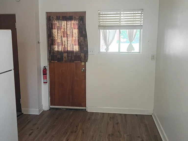 Electric Ave — Photo 12