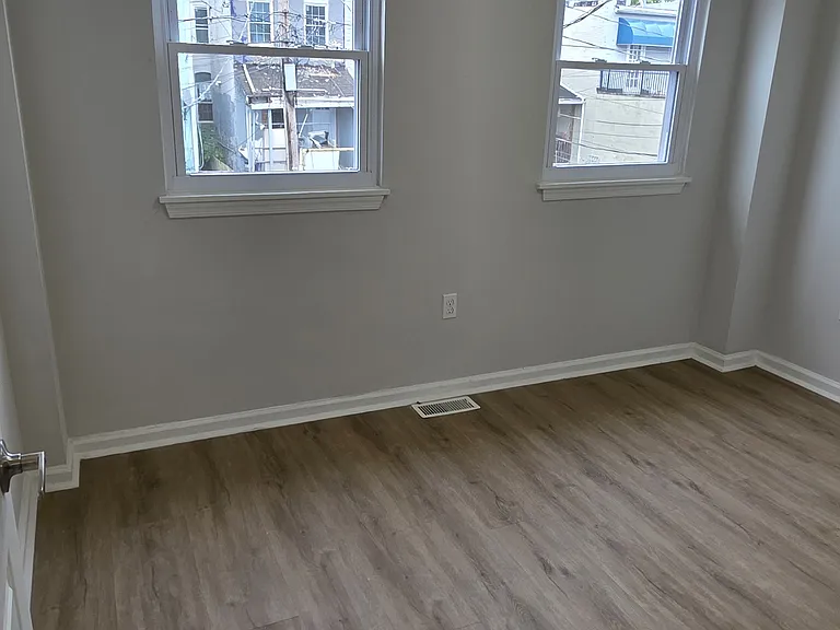 111 N Janney St — Photo 5