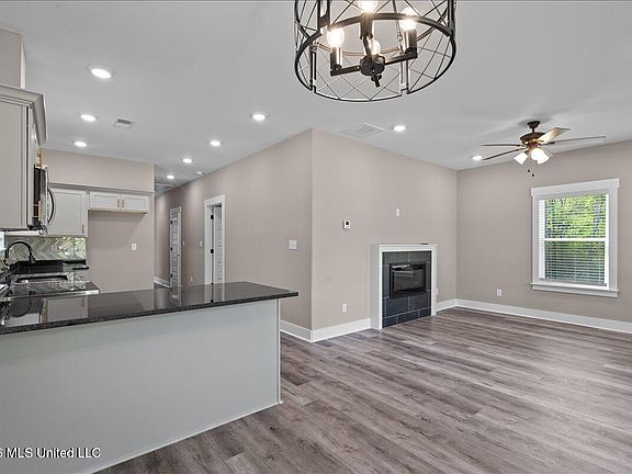 5th image of 35 Mockingbird Rd