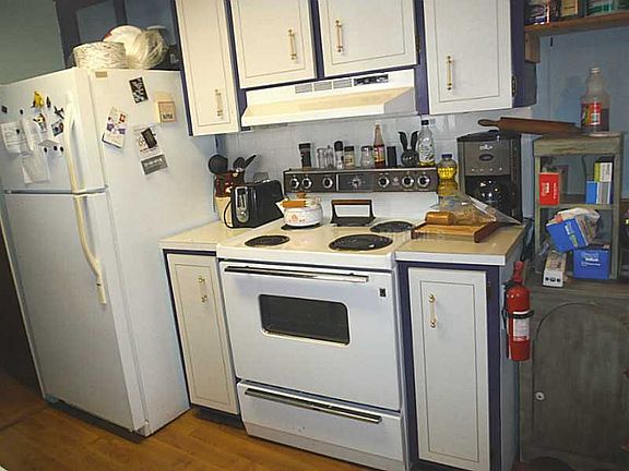 3rd image of 83 Redwood Dr #3