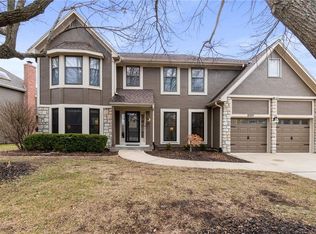 8009 Lingle Ln, Lenexa, KS 66215