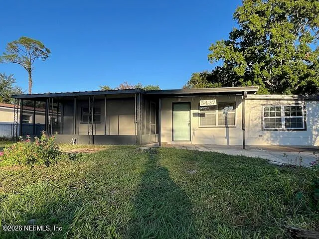 2 bed, 1.0 bath, 1253 sqft, $1,890 — Photo 2