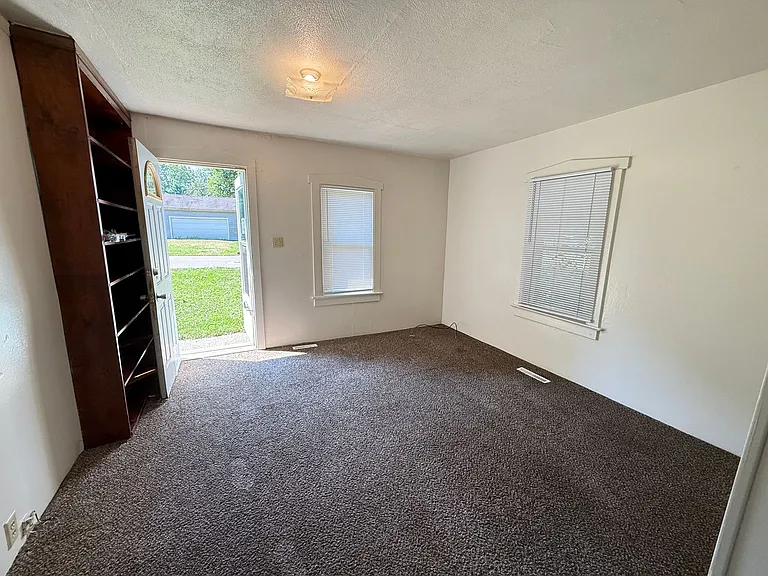 906 Helena Ave — Photo 6