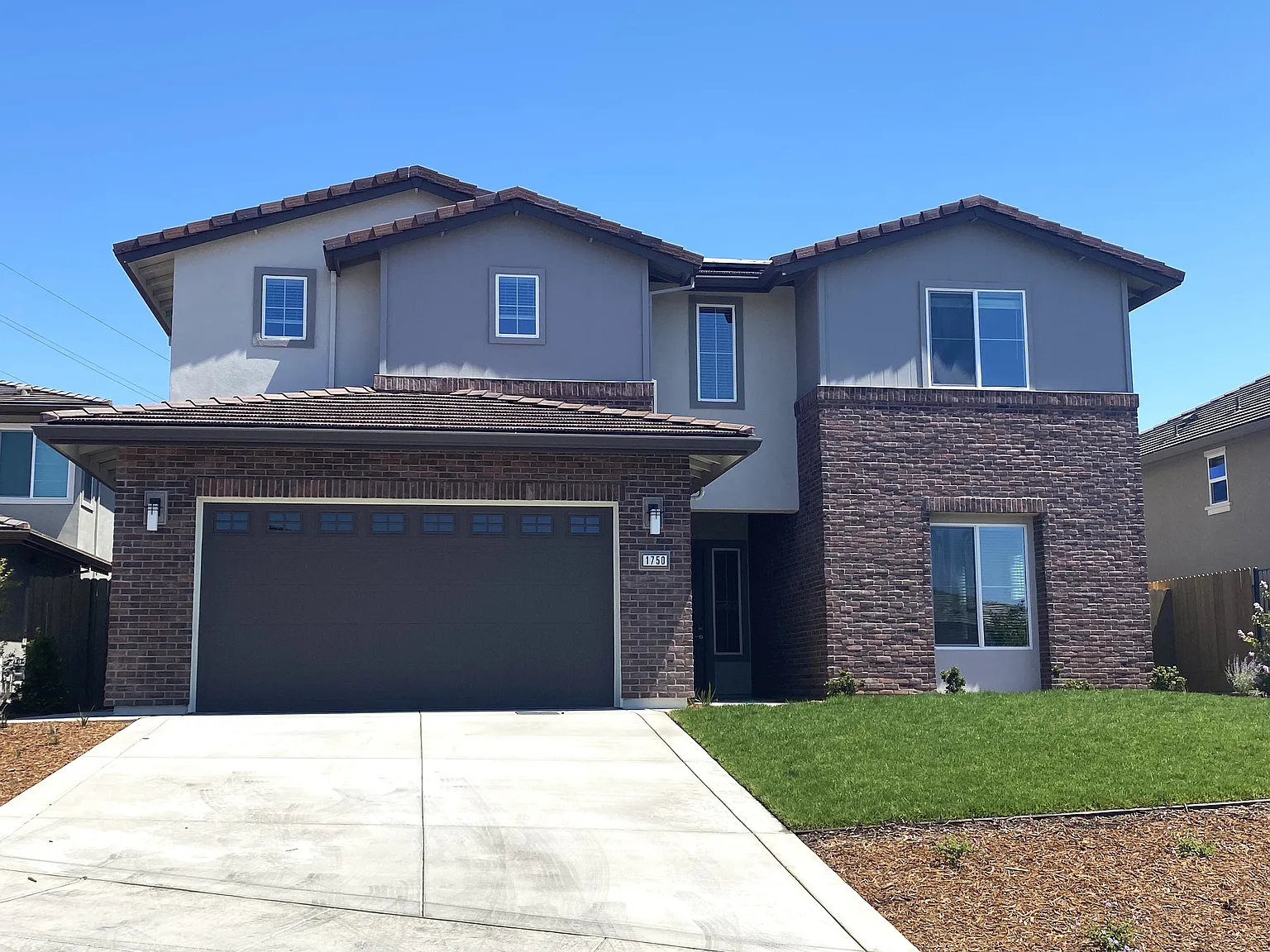 1750 Seneca Cir photo 1