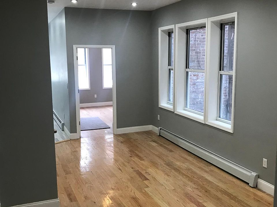 1st image of 2747 27th St