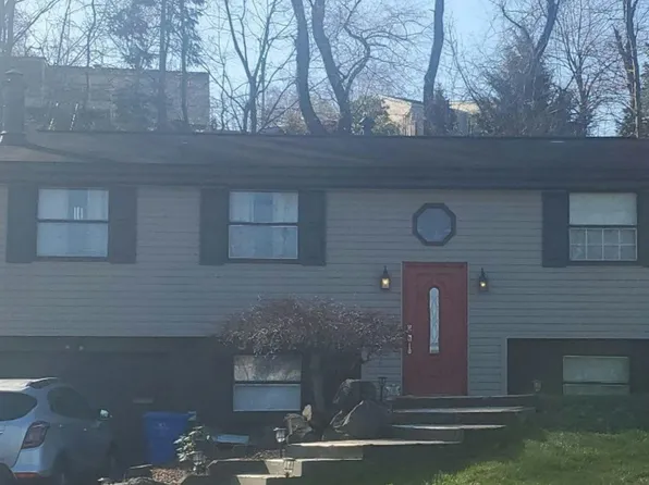 3152 Vermont Dr, Lower Burrell, PA 15068