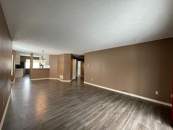 3rd image of 362 Village Pointe Dr APT B