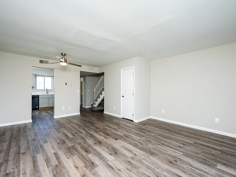 Black Hawk Apartments — Photo 19