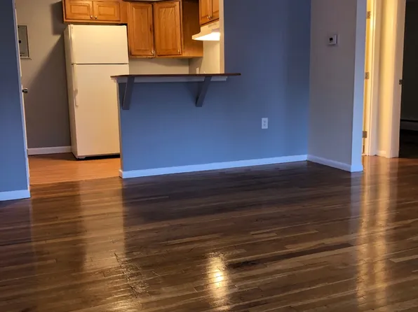 206 Stackpole Street, 206 Stackpole St APT 4, Lowell, MA 01852