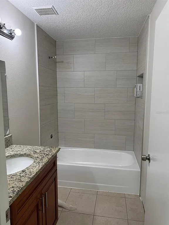3 bed, 2.0 bath, 1410 sqft, $2,200 — Photo 4