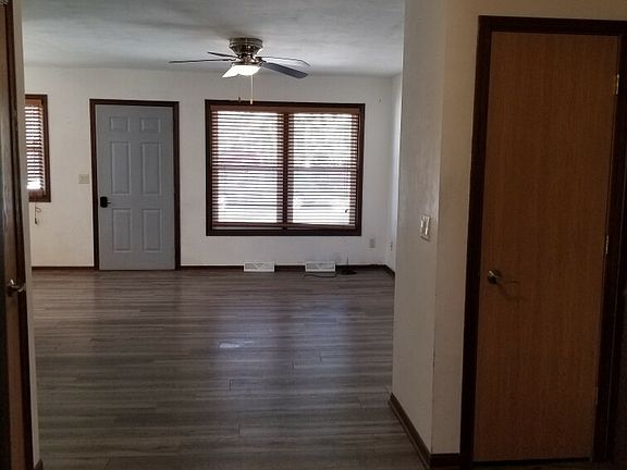 3rd image of 1025 Hill St