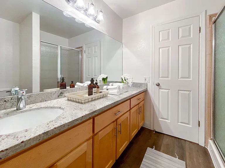 Pleasanton Glen Apartments — Photo 8