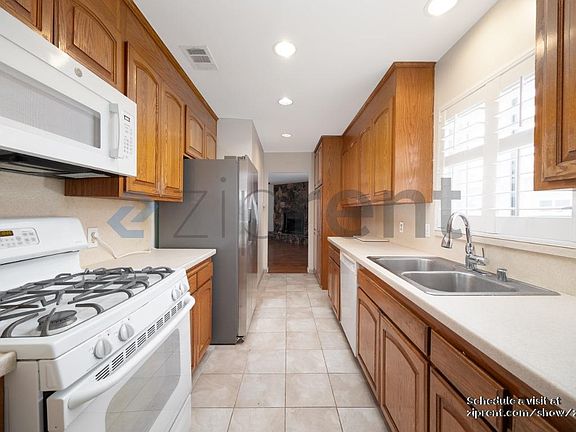 4th image of 4941 Reynolds St