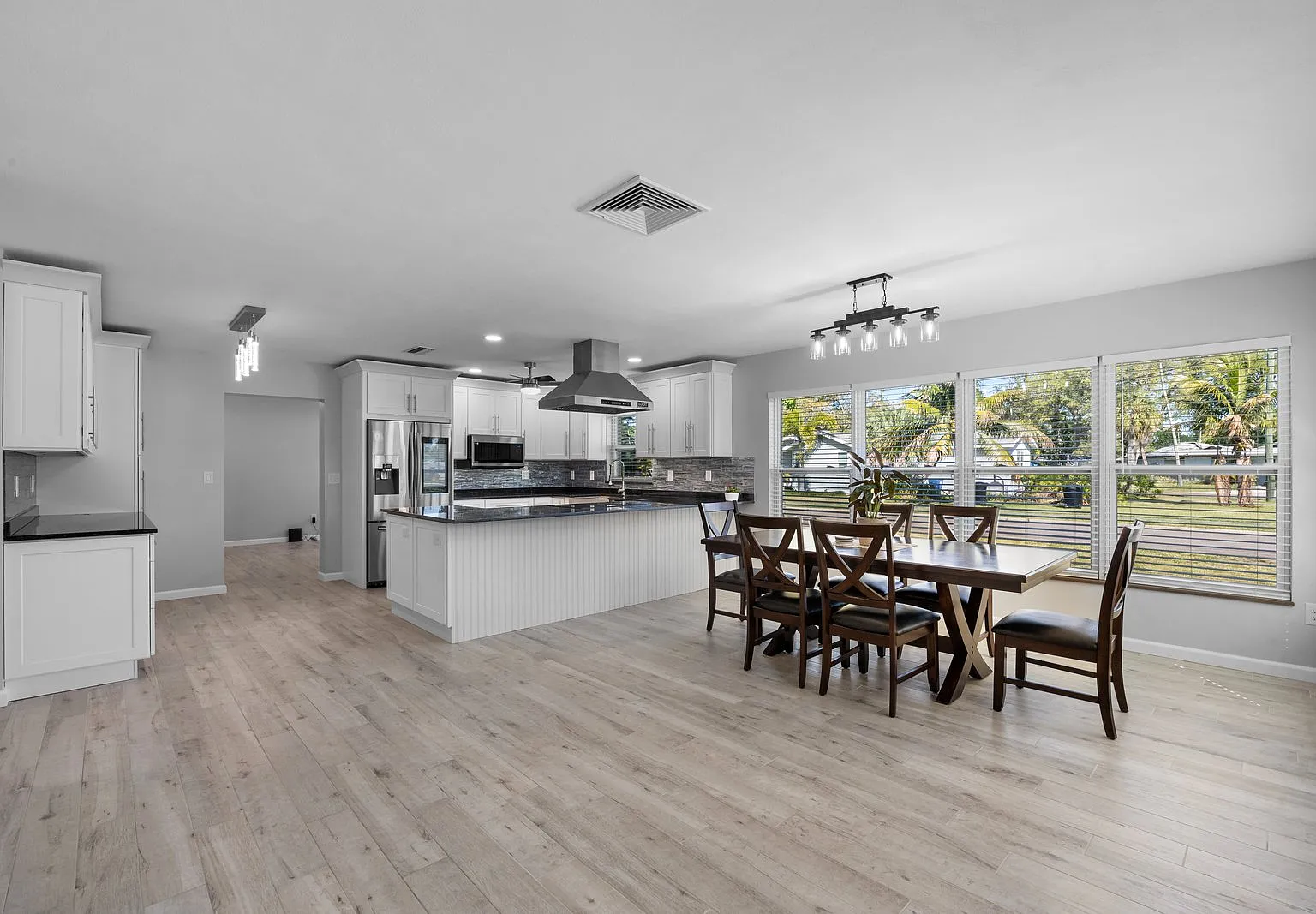 4 bed, 1956 sqft, $4,795 — Photo 4