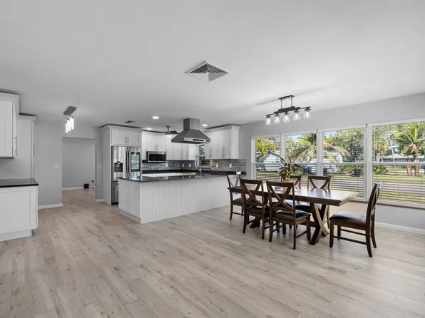 4038 Harrisburg St NE, Saint Petersburg, FL 33703