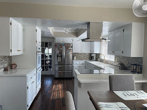 4th image of 925 Monterrey Dr