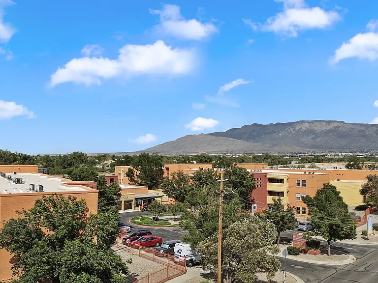 El Paseo Apartments — Photo 31