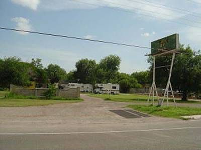 1st image of 609 W Us Highway 83