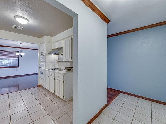 Nice Bright Kitchen!