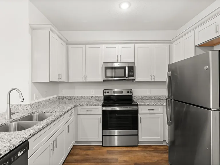 7620 Magnolia Vlg #102 — Photo 8