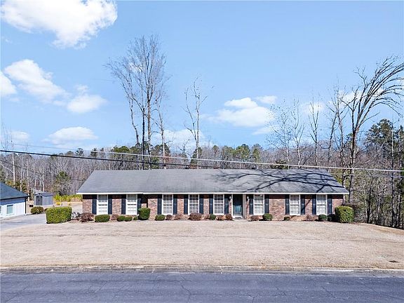 2nd image of 112 Thornwood Dr SW