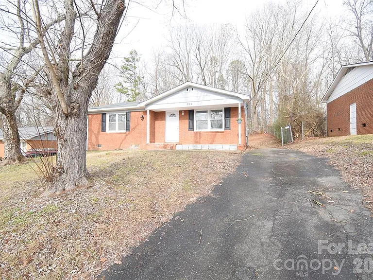 924 Edgegreen Dr — Photo 32