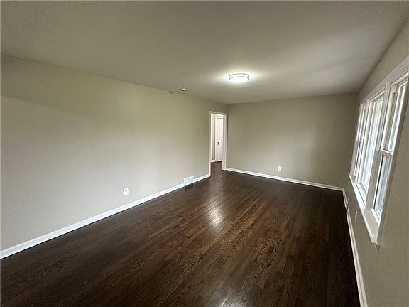 3rd image of 8049 Kessler St
