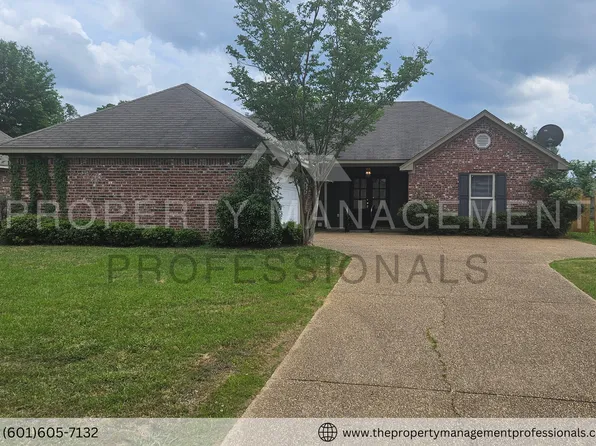 121 Cherry Laurel Cir, Pearl, MS 39208