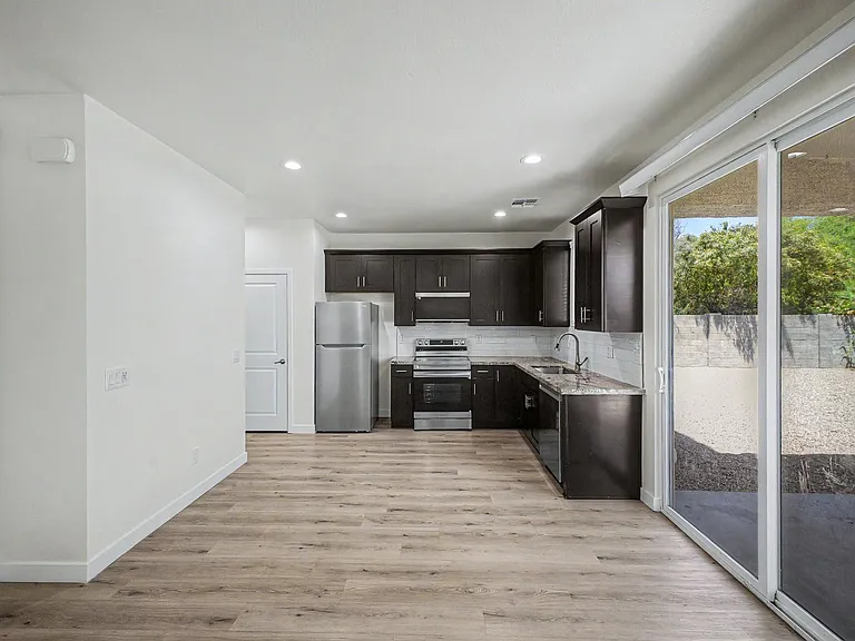 105 W Latona Rd — Photo 12