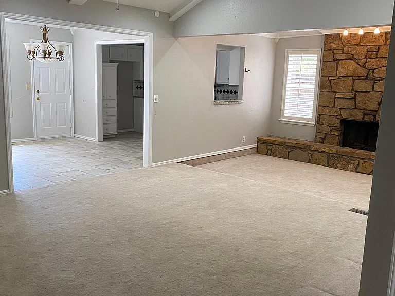 1305 Smoking Tree St — Photo 2