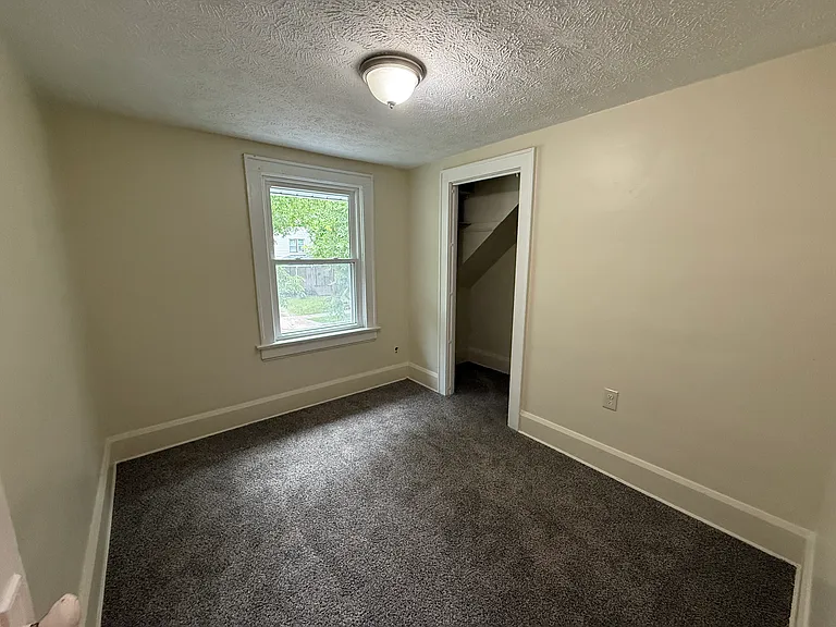 404 Noah Ave — Photo 12