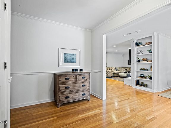 5th image of 1213 Ashgrove Pl
