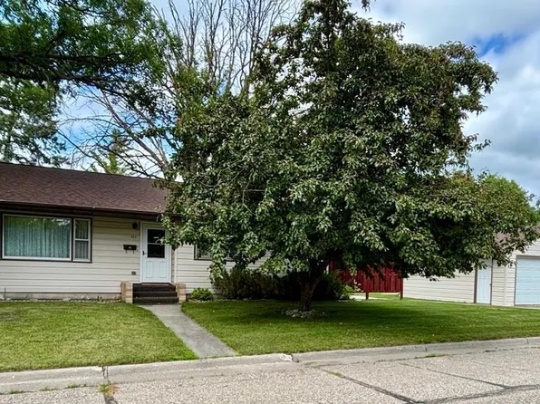 722 Kendall Ave S, Thief River Falls, MN 56701
