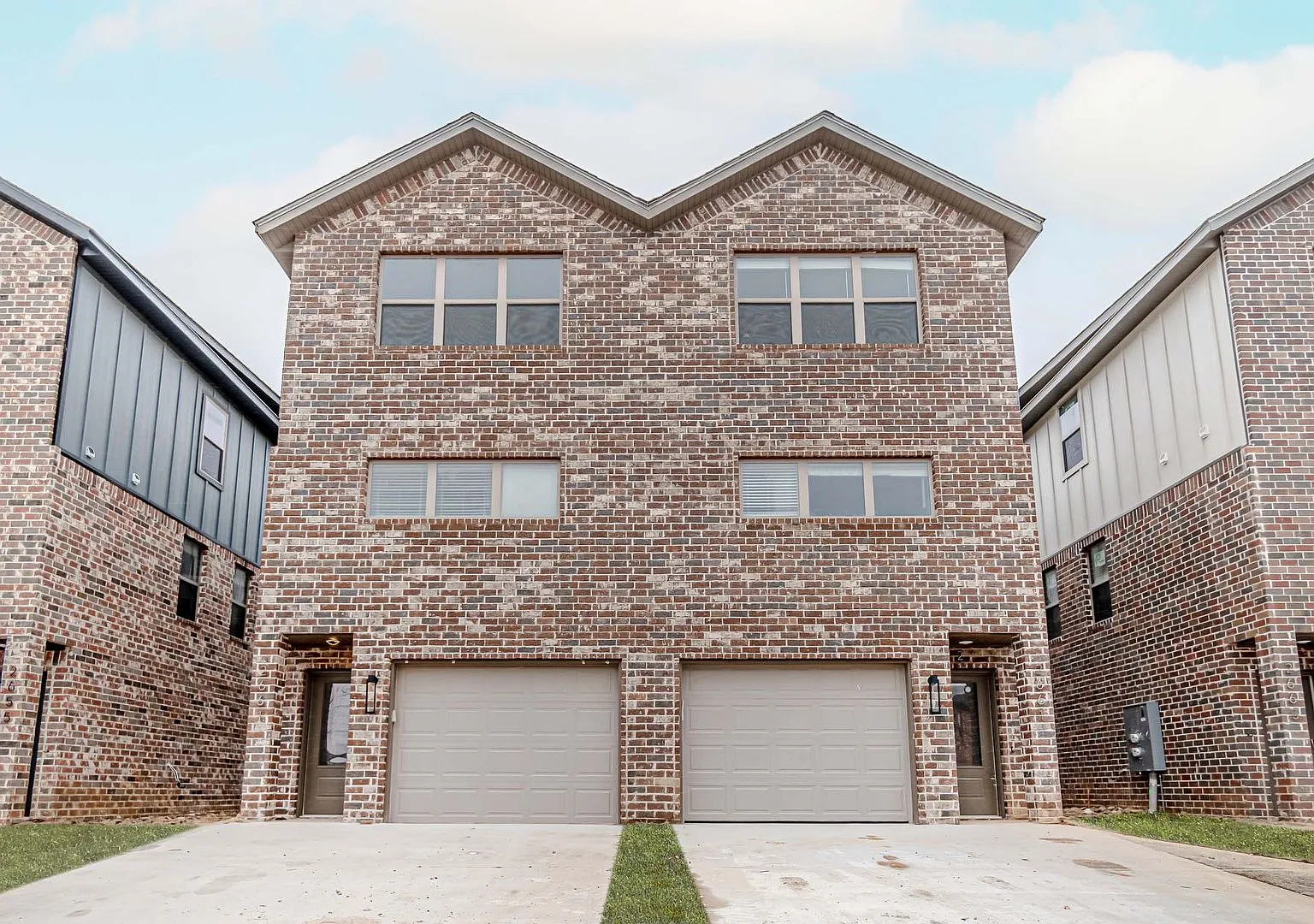 Brand New Townhomes in Bentonville! — Photo 1