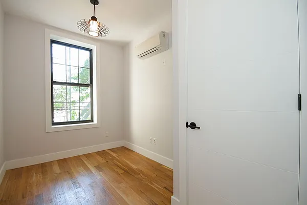 Rented by Evergreen Apartments BK | media 80