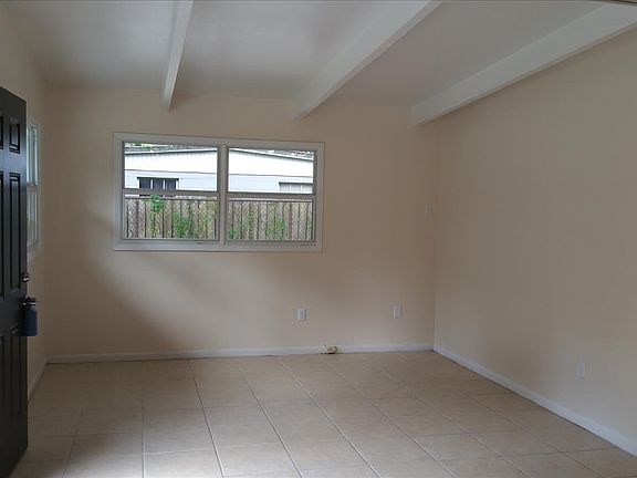 4th image of 1024 NE 28th Ave