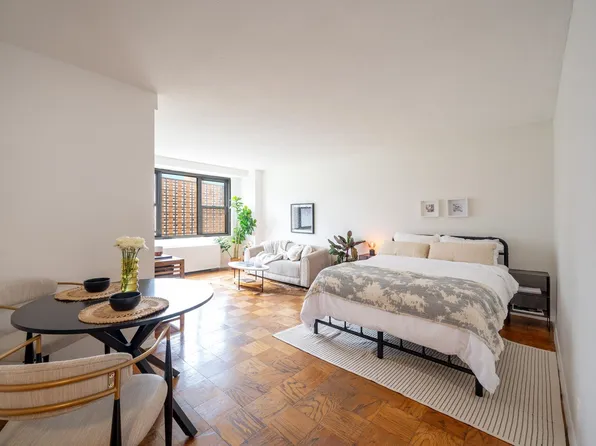 201 Saint Pauls Avenue 9M image 3 of 16