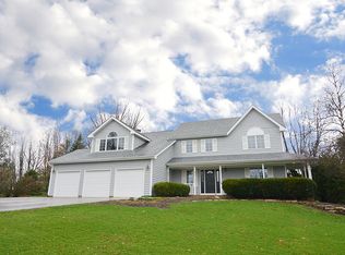 7N450 Homeward Glen Dr, St Charles, IL 60175