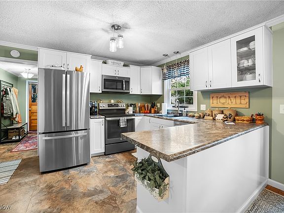 4th image of 424 Hillcrest Dr