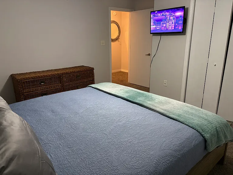 2404 Suwanee Ln — Photo 13