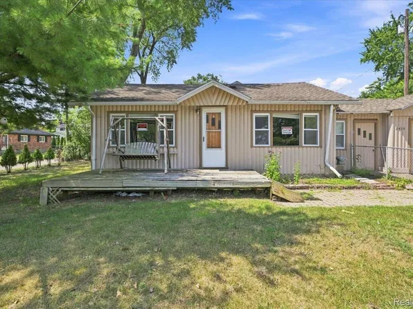 2428 Circle Dr, West Bloomfield, MI 48324