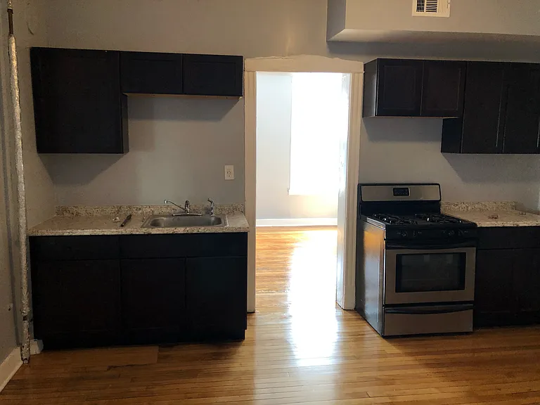 1714 W 46th St #2E — Photo 1
