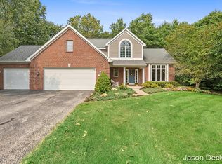 5187 Glen Oaks Dr NE, Rockford, MI 49341