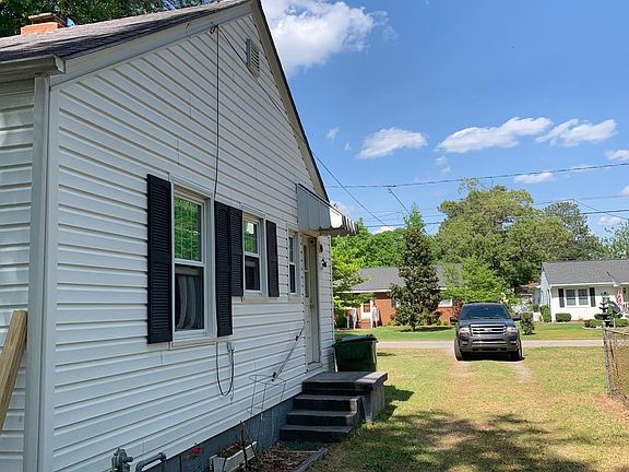 3rd image of 611 Pine Dr