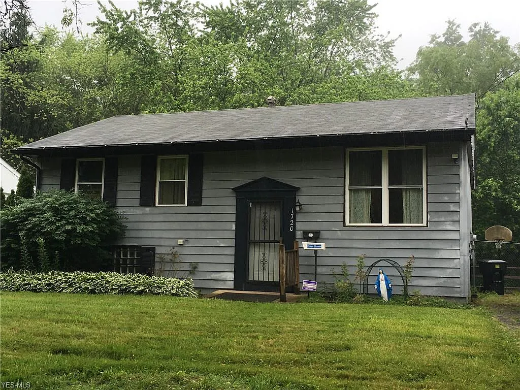 1720 Ferndale Ave SW photo 1