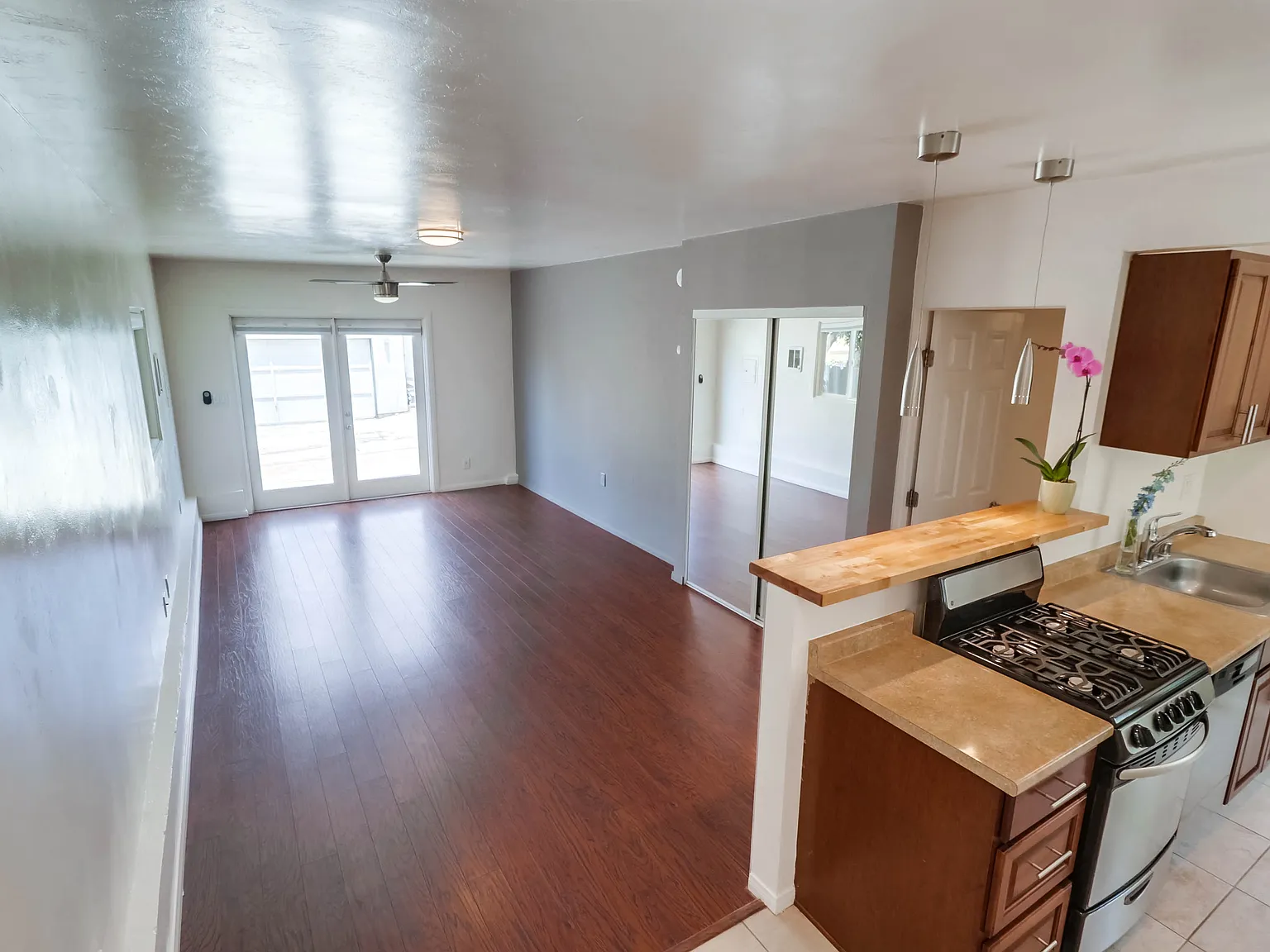 Studio, $2,095 — Photo 1